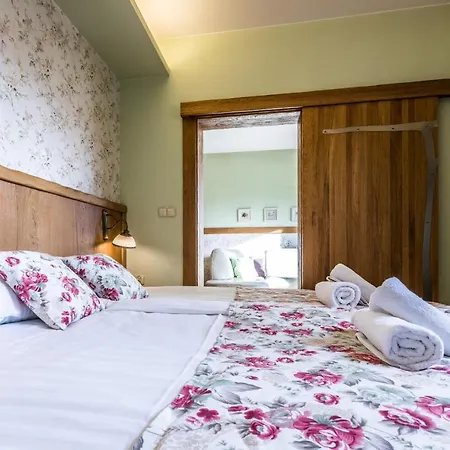 Rose Apartment *